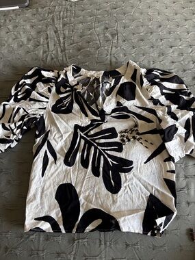 Christian Siriano Black and White Botanical Tie-Front Puff Sleeve Blouse